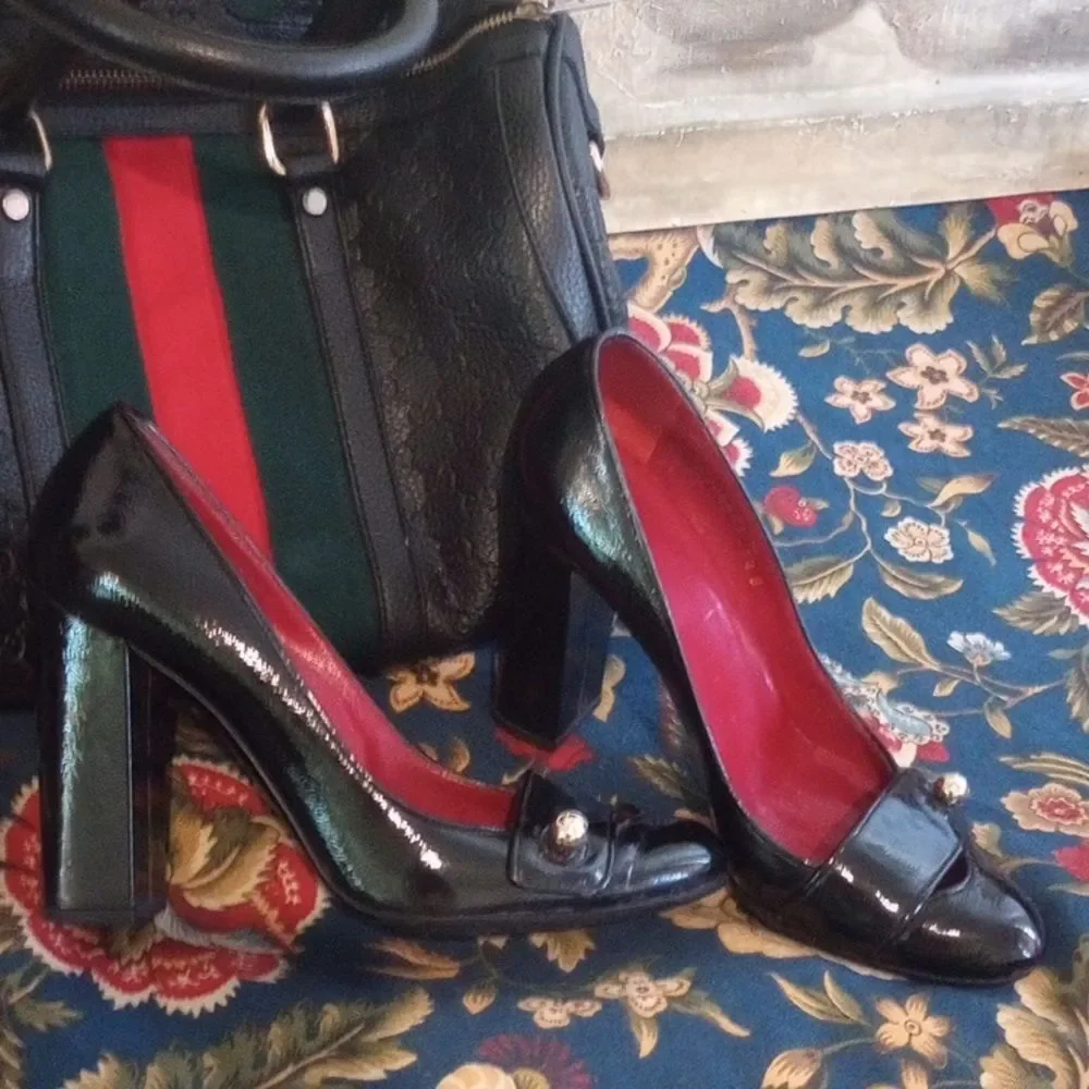 Gucci Black Patent Leather High Heels with Red Interior - Picture 9 of 10